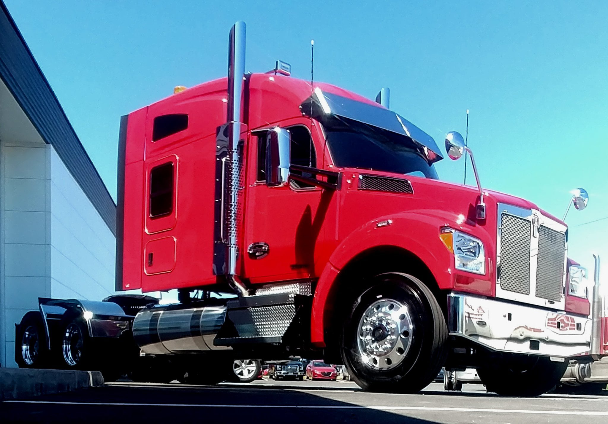 Kenworth adds to T880S line with midroof sleeper options